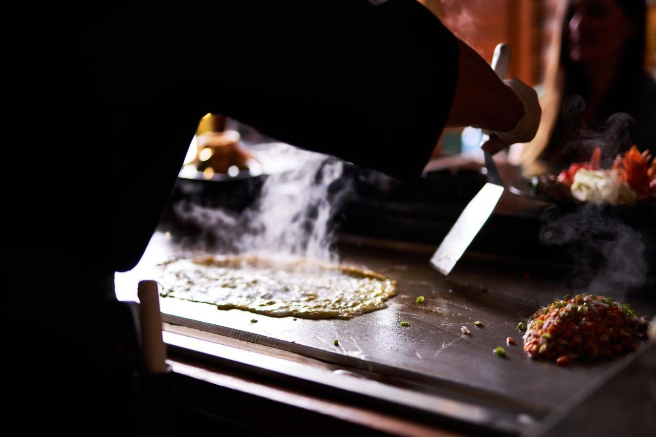 לוקסור Sonesta St. George Hotel - Convention Center מראה חיצוני תמונה Teppanyaki cooking