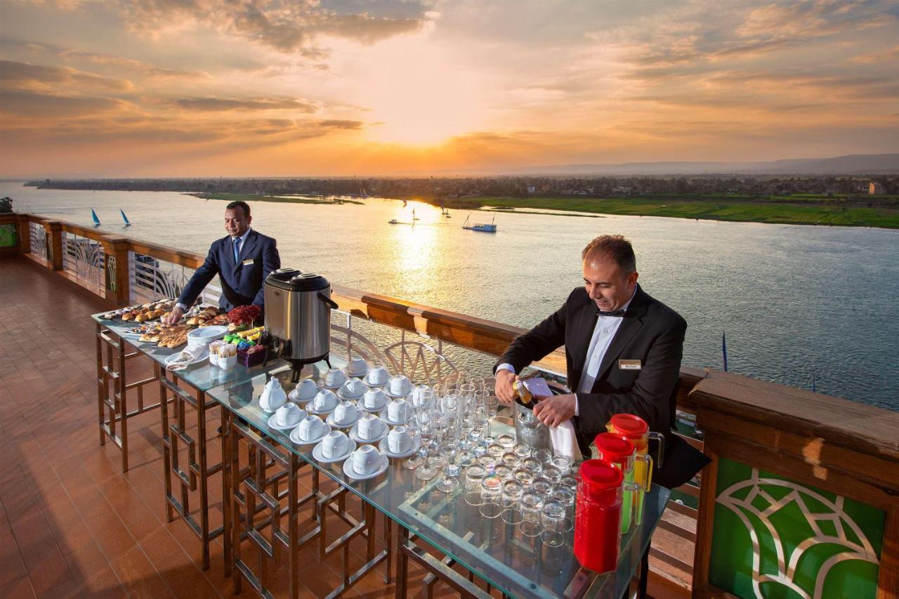 לוקסור Sonesta St. George Hotel - Convention Center מראה חיצוני תמונה Sunset at the Nile River