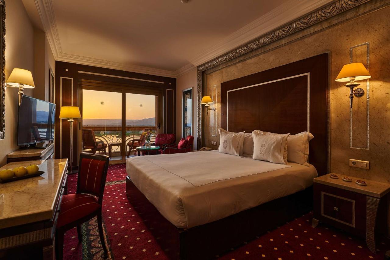 לוקסור Sonesta St. George Hotel - Convention Center מראה חיצוני תמונה A room at the hotel