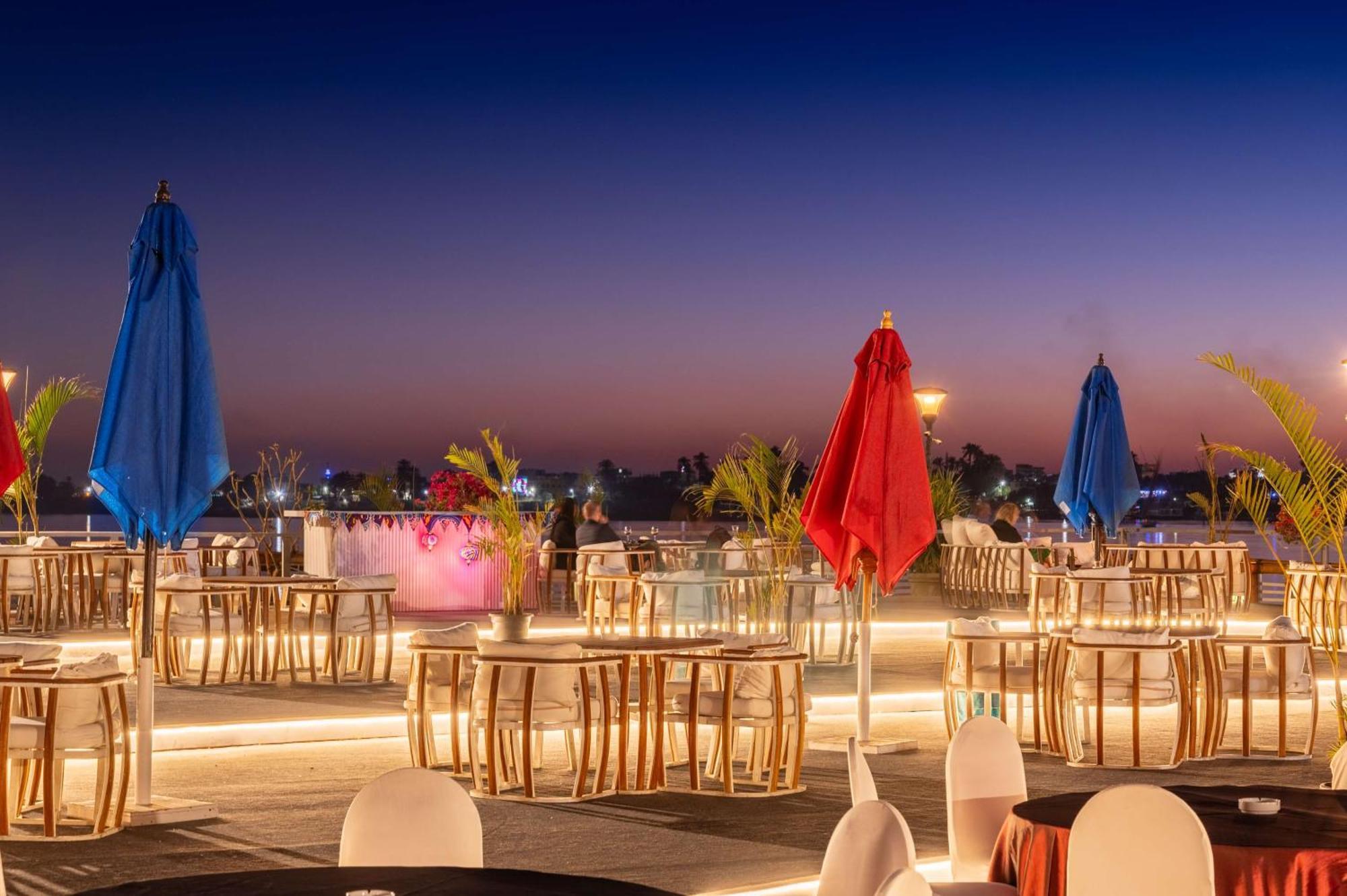 לוקסור Sonesta St. George Hotel - Convention Center מראה חיצוני תמונה The Terrace at the Taj Mahal Palace