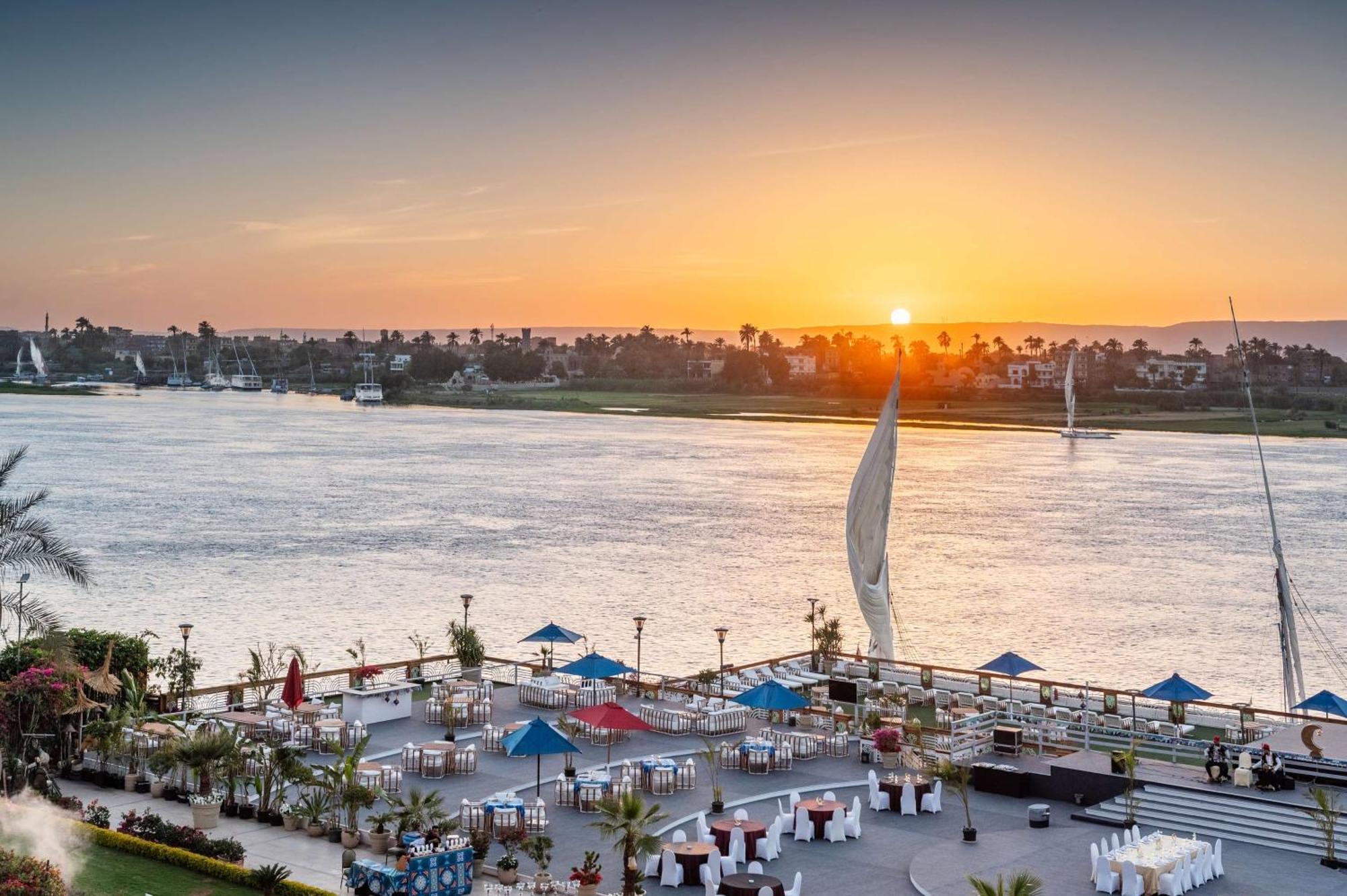 לוקסור Sonesta St. George Hotel - Convention Center מראה חיצוני תמונה Sunset at the Port of the Nile